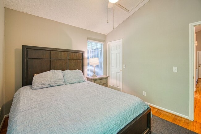 Building Photo - Adorable 2 BR, 2 BA Home - Greater North Main Area, Greenville