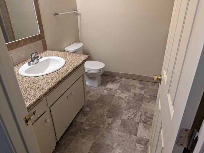 Building Photo - University Triplex