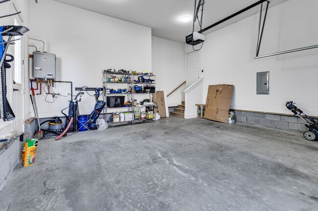 Building Photo - 6107 Cowden Ave