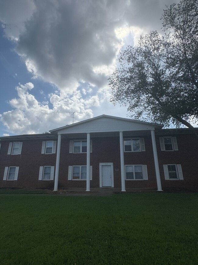 Building Photo - 1717 Oshea St