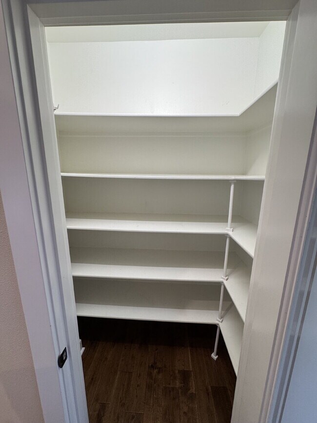 Building Photo - Milwaukie 4-Bedroom Home on Corner Lot, Sp...