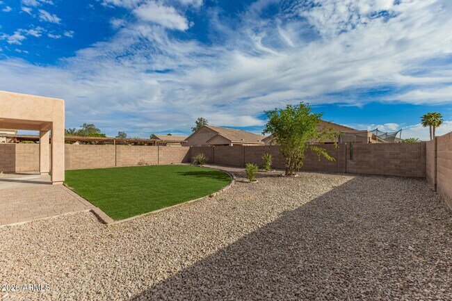 Building Photo - 5665 W Laurie Ln