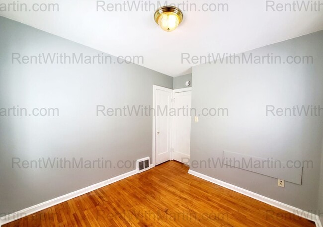 Building Photo - FOR RENT- 657 Dawson- Pets ok with conditions- Recent Remodel!