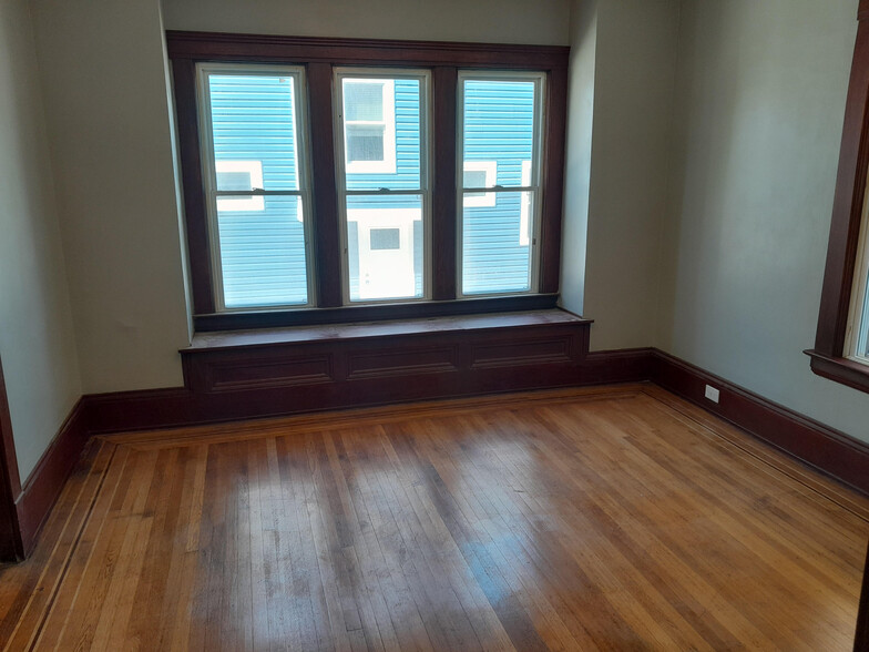 Dining Rm - 1377 W 61st St