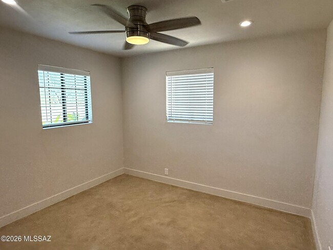 Building Photo - 426 S Stratford Dr