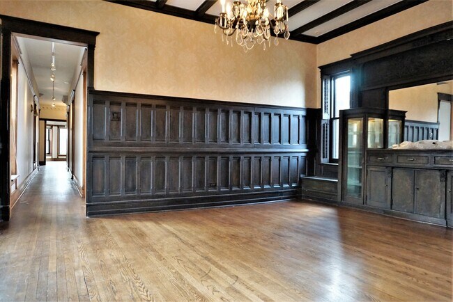 Building Photo - 544 W Fullerton Pkwy