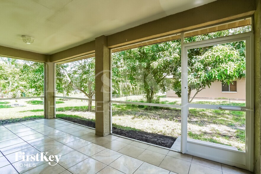 Building Photo - 8441 Bahamas Rd