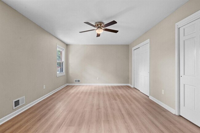 Building Photo - 725 Temple Ct