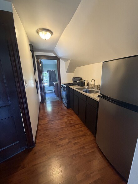 Building Photo - 52 Chambly Ave