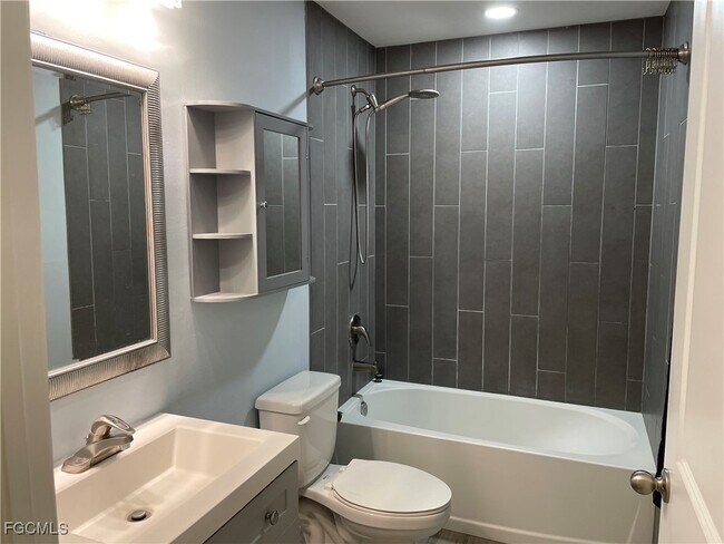 Building Photo - 1114 Circle Dr