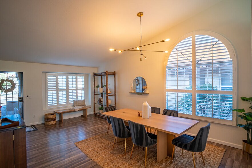 Building Photo - 1721 W Jupiter Way