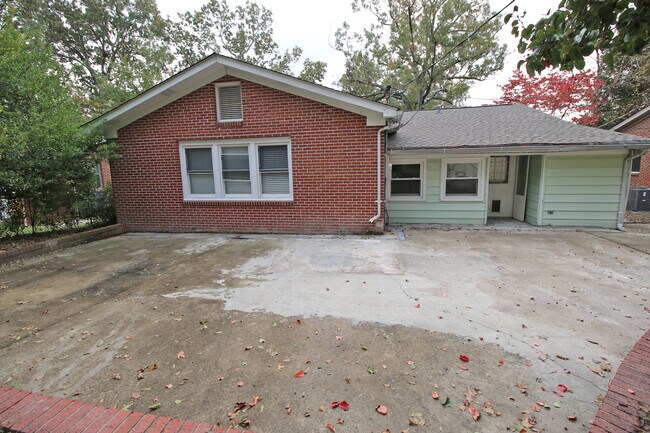 Building Photo - 2807 Holt Dr