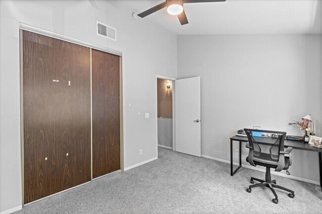 Building Photo - Woodchase Dual Primary Bedroom Condo