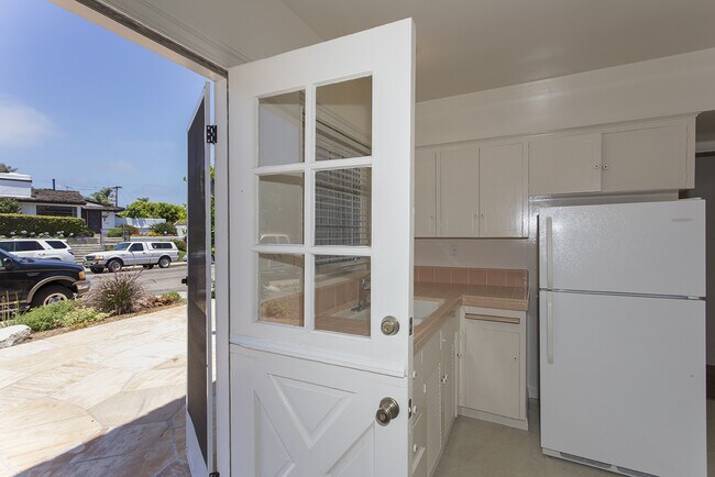 Building Photo - *OPEN HOUSE: 9/13 10-11AM* 2BD/1BA in La J...