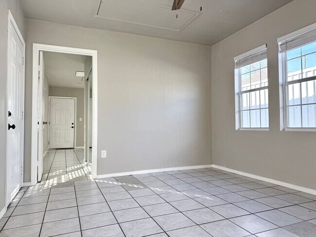 Building Photo - Large 4BD 2BA Home w/ Bonus Room close to Oklahoma City University!!