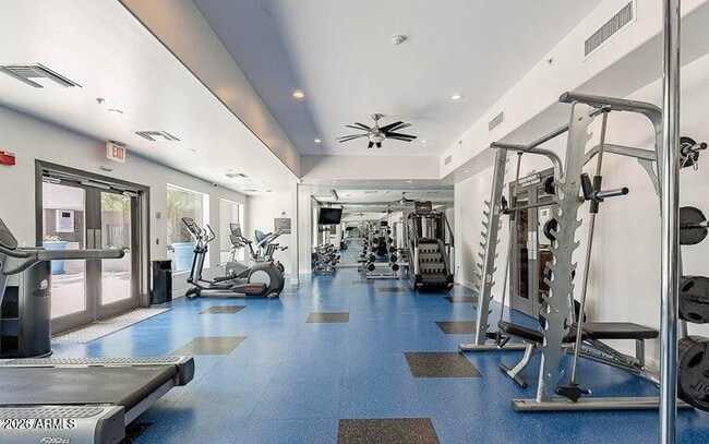 Building Photo - 945 E Playa Del Norte Dr