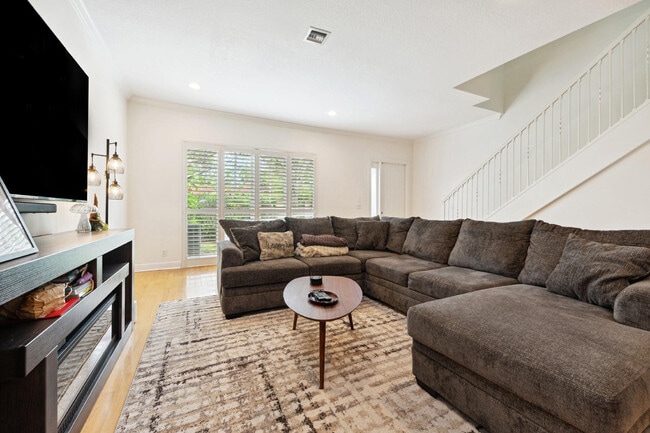 Building Photo - 1416 NE 4th Ct