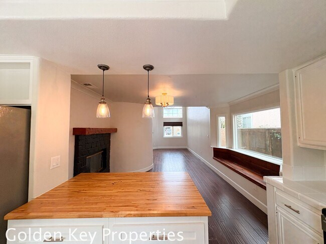Building Photo - Welcome home to this spacious 4-bedroom, 3-bath home located in the Rancho Del Oro Community!
