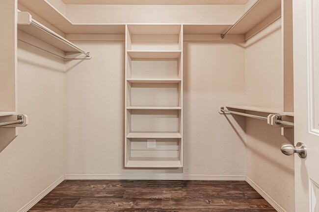 Building Photo - Buena Vida awaits for you!