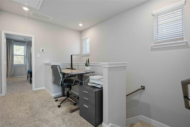 Building Photo - 16106 Oregon Oak Dr