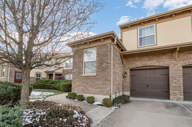 Building Photo - 2215 Rolling Hills Dr
