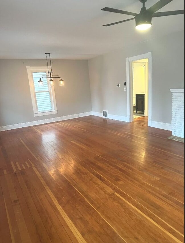 Building Photo - Beautiful 3 Bed/2 Bath in Downtown Colorado Springs!