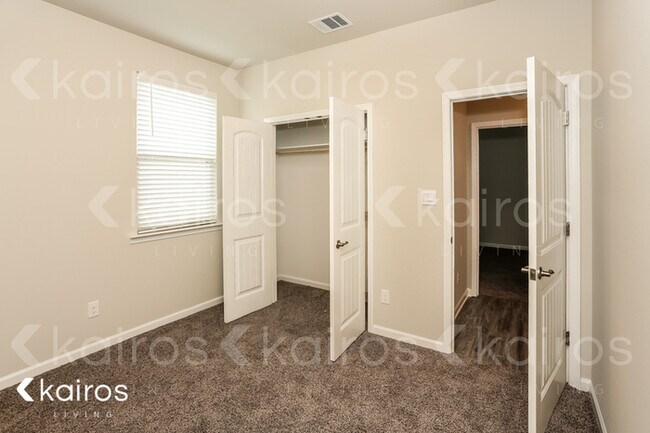 Building Photo - 6715 Tiger Pointe Dr.