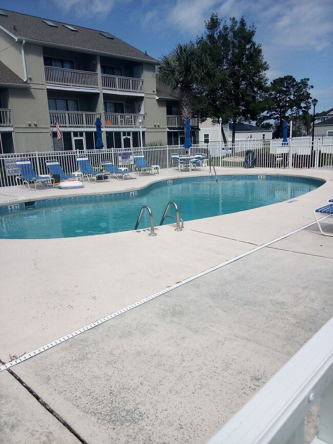 Building Photo - Golf Colony VII