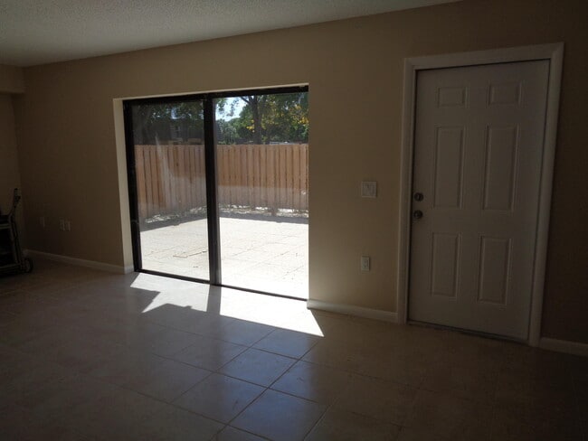 Building Photo - 505 5th Way