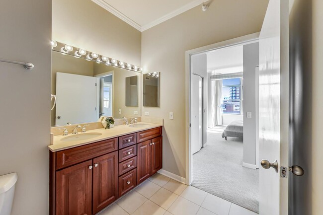 Building Photo - 1200 W Monroe St