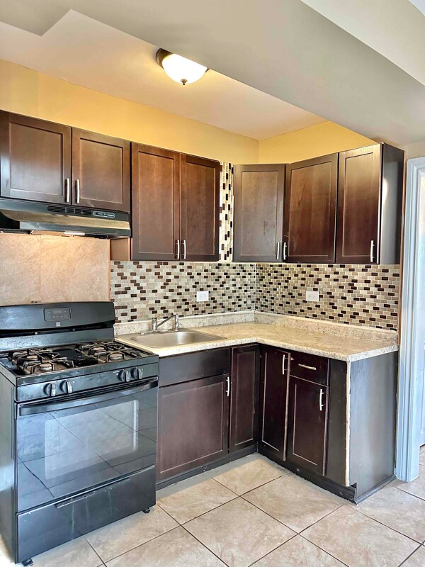 Building Photo - 1144 W 84th St