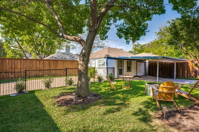 Building Photo - A Stunning, Updated Home in the heart of Dallas
