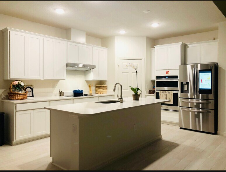 Kitchen - 229 Olin Rd SW