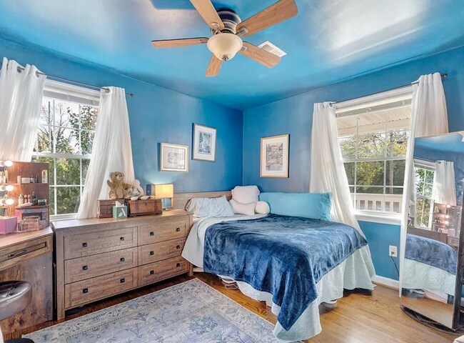 Building Photo - 2 Bedroom/1 Bath House