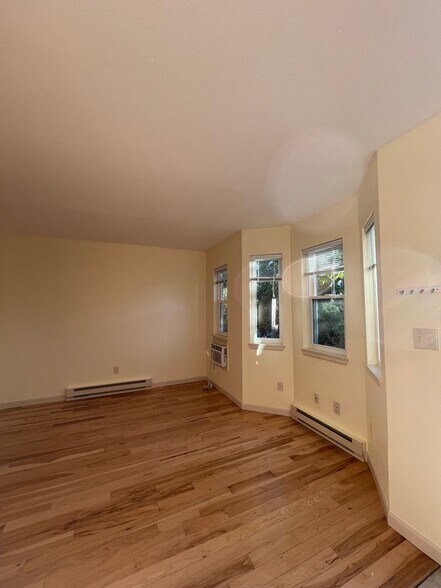 Building Photo - 1504 Pine St