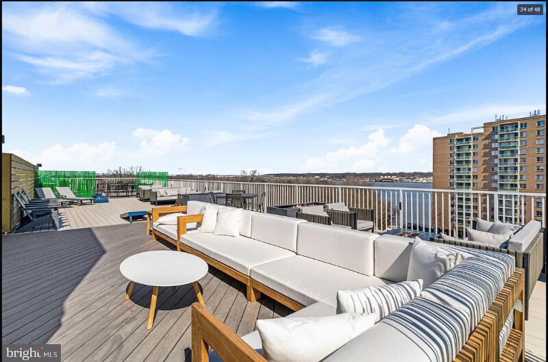 Building Photo - 635 Slaters Ln