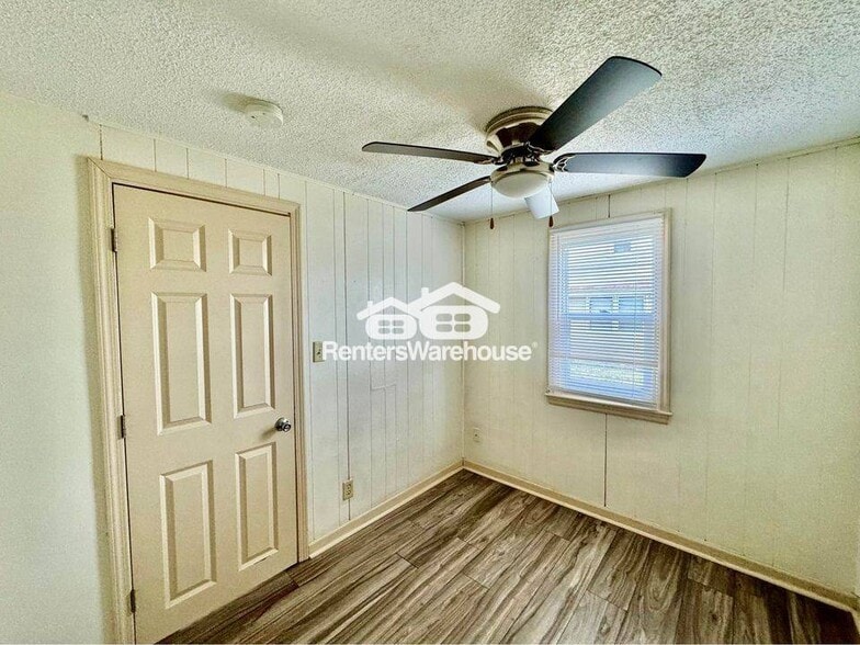 Building Photo - 703 Prairie St