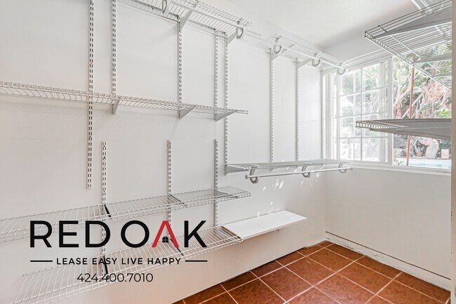 Building Photo - 2132 Cove Ave