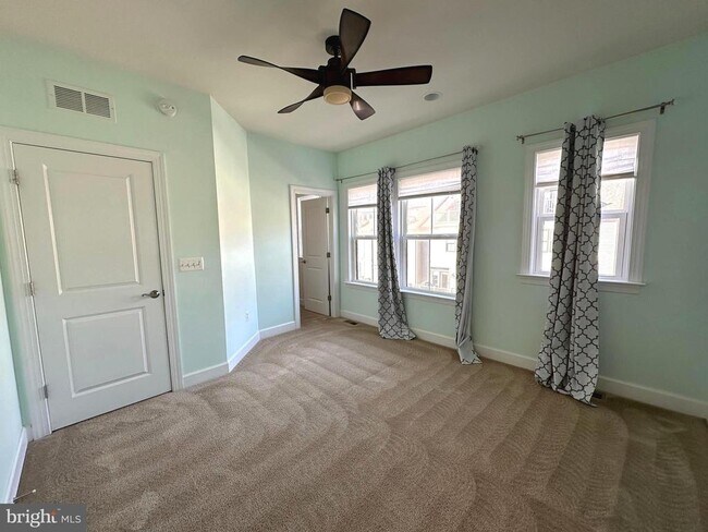 Building Photo - 3697 Ambrose Hills Rd