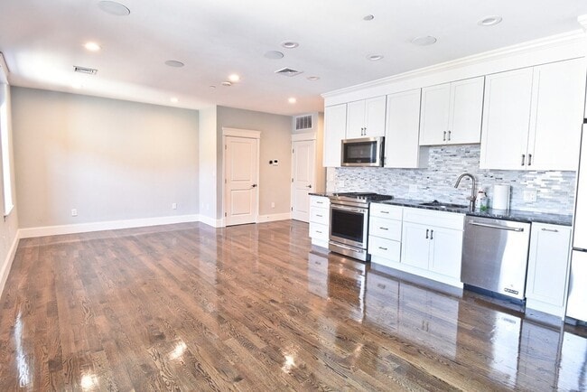 Building Photo - 57 L St