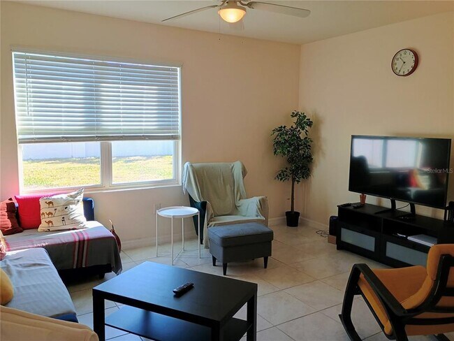 Building Photo - 1925 Chautauqua Ln