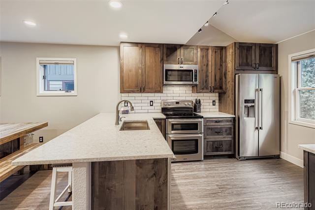 Building Photo - 717 Meadow Dr