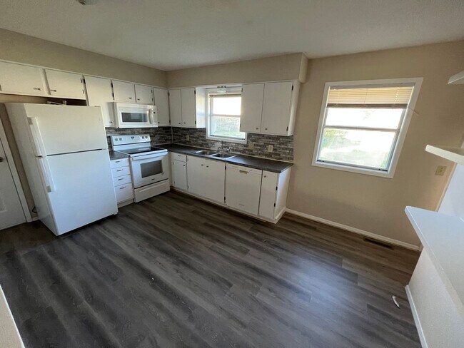 Building Photo - 3 Bed 1 Bath Republic, MO