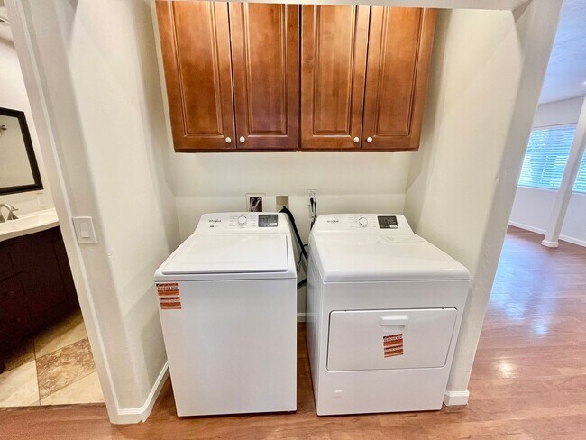 Building Photo - 4BR/3BA Large House - Single Story, No Carpet, AC, Washer/Dryer in Unit, Small Yard, 2 Car Garage...