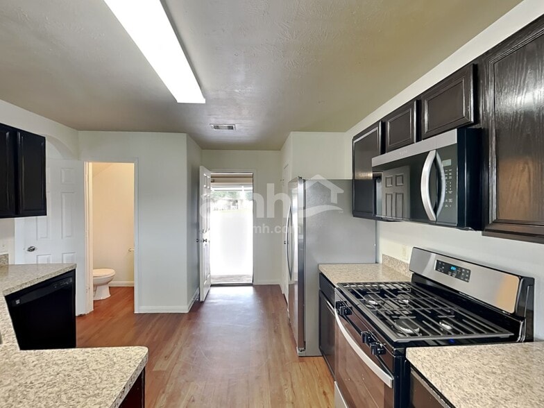 Building Photo - 911 Redcrest Springs Ct