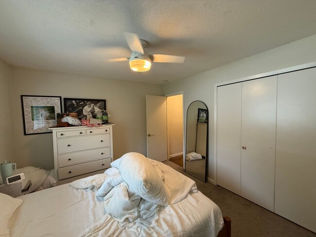 Building Photo - Beautifully Updated 4 Bed 2 Bath St.Paul S...