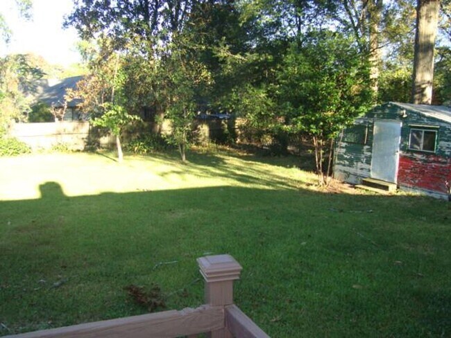 Building Photo - Rent Ready 3 bedroom and 2 bathroom!