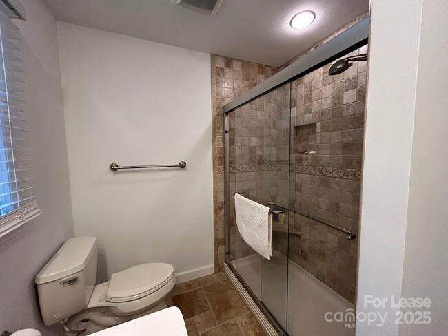 Building Photo - 10316 Whitethorn Dr