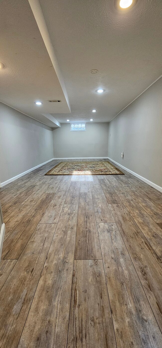 Building Photo - 7501 Walnut Ave