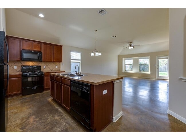 Building Photo - 4504 Halliday Ave